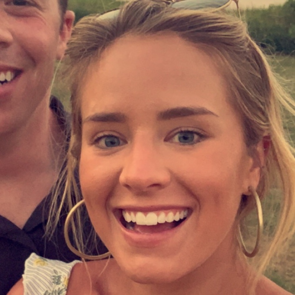 Meet your Posher, Claire